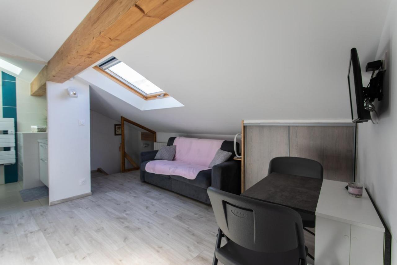 Le Coq Charmant Petit Studio En Centre Ville D'Embrun Exterior photo